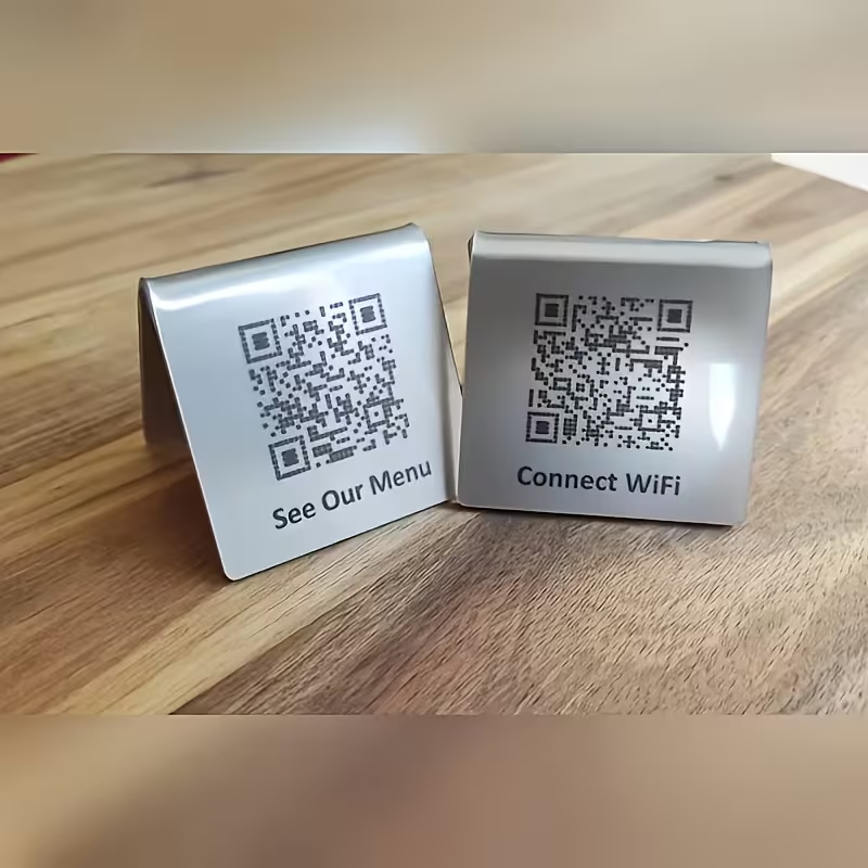 Silberner QR-Code Aufsteller modern und edel